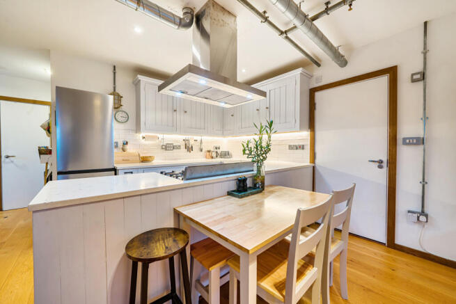 1408691-7-6984b7f...