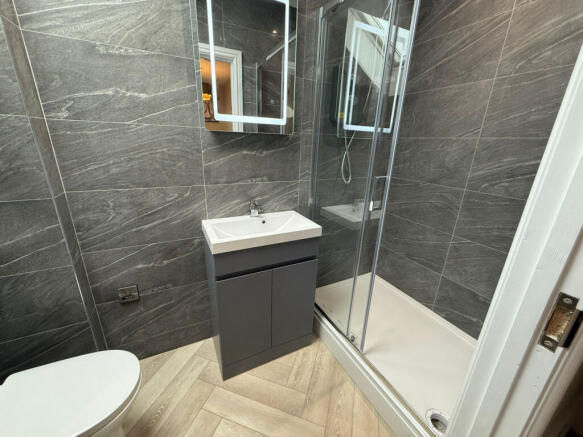 2 bed Flat to rent Image 10
