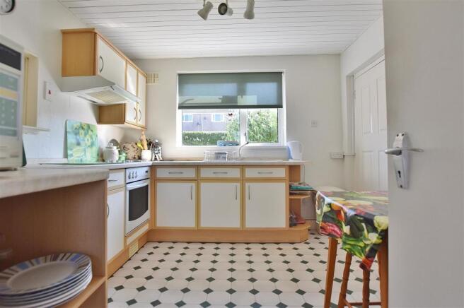 KITCHEN/BREAKFAST