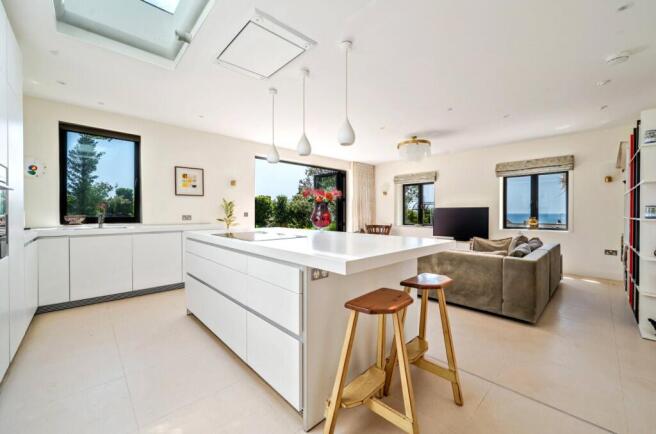 Kitchen/Breakfast Rm