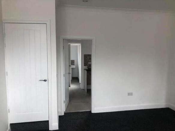 2 bed Terraced to rent Image 7