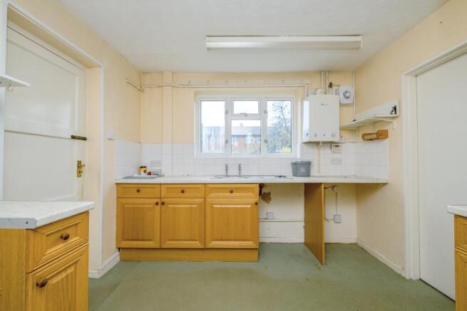 1 Green Way, Burnham, Slough, SL1 8HN