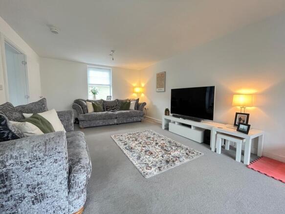 38 Cae Ffynnon, Cowbridge, Vale of Glamorgan CF71 7FJ photo 4