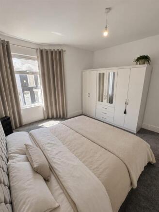 Master bedroom.JPG