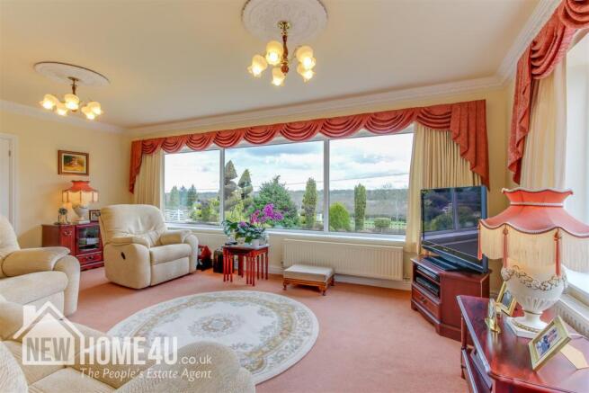 LOUNGE: