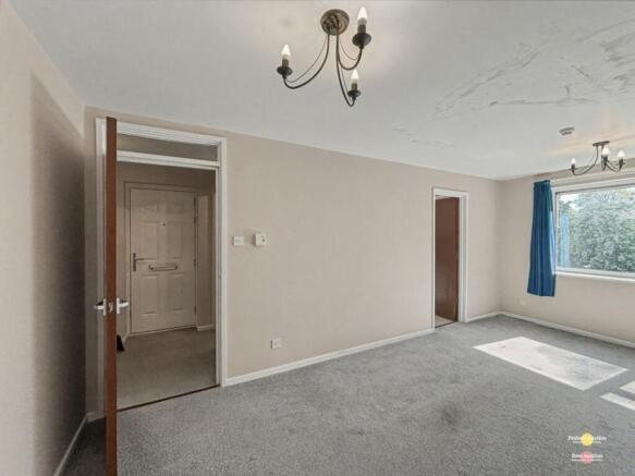 2 bed Flat for sale Image 5