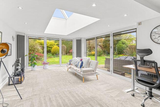 5 bed Detached for sale Image 7
