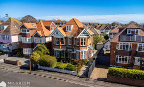 11, Pinecliffe Avenue, Bournemouth BH6 3PY