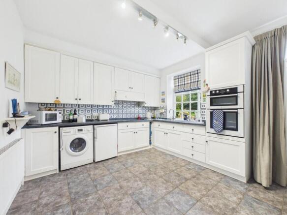 4 bed Semi-Detached for sale Image 5