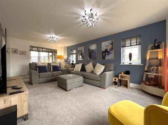 Triple Aspect Living Room 458