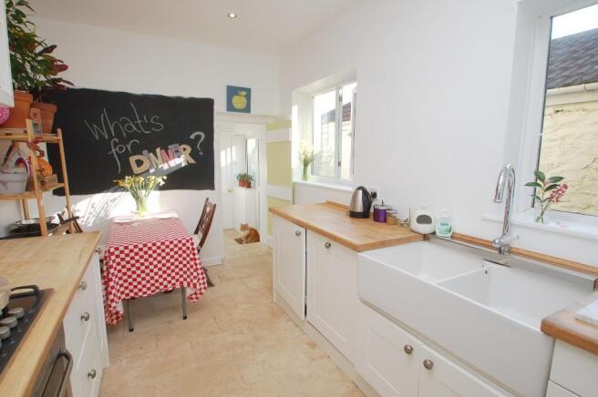 KITCHEN/DINING ROOM
