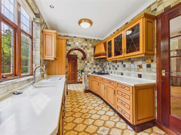 4 bed Detached for sale Image 11