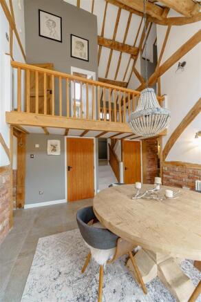 8347892-interior13.jpg