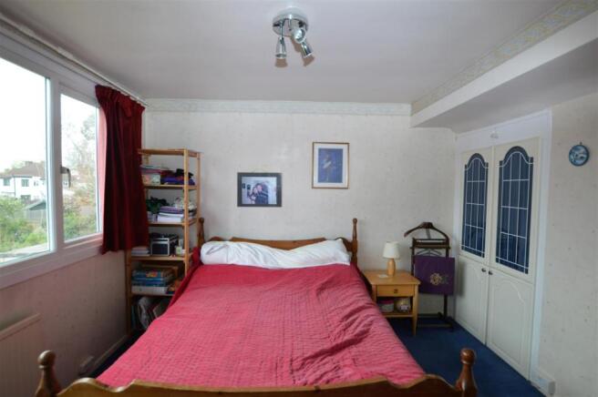 44 Lyndhurst Ave bed 2.JPG