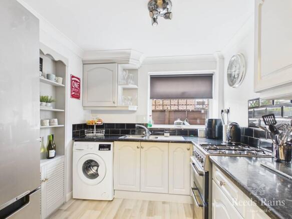 3 bed Semi-Detached for sale Image 6