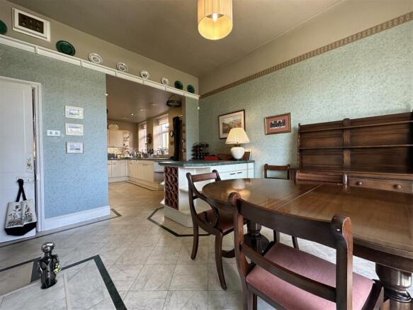 OPEN PLAN DINING KITCHEN