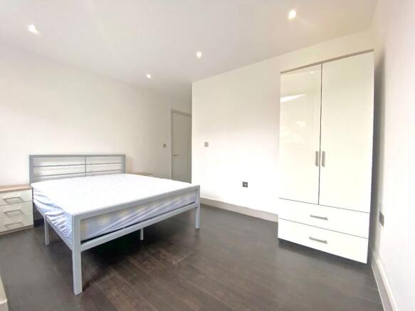 2 bed Apartment to rent Image 6