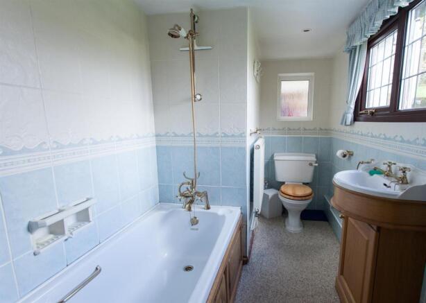 BATHROOM.JPG