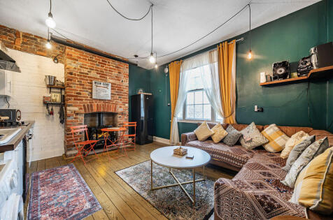 Elegant Grade II Listed Apartment in The Pantiles