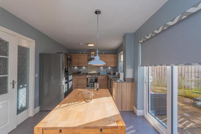 9. Kitchen (2).jpg