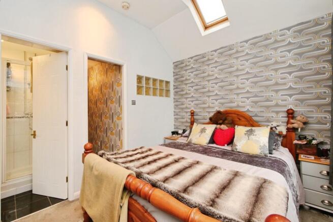 3 bed Semi-Detached for sale Image 8