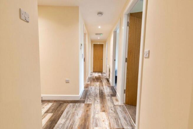 3 bed Apartment to rent Image 5