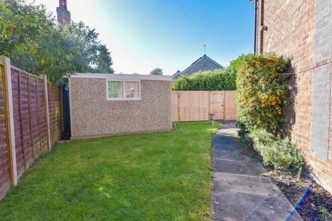 2 bed Town House to rent Image 4