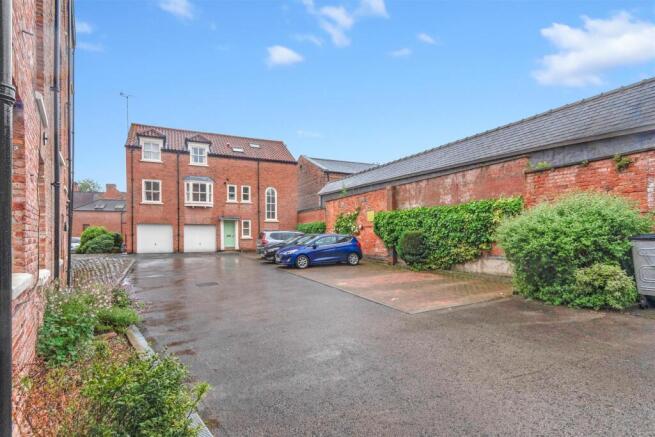 2 bed Apartment for sale Image 10