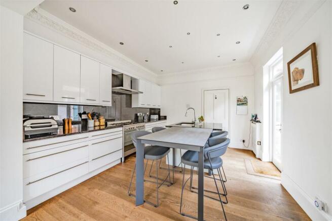 kitchen h.jpg