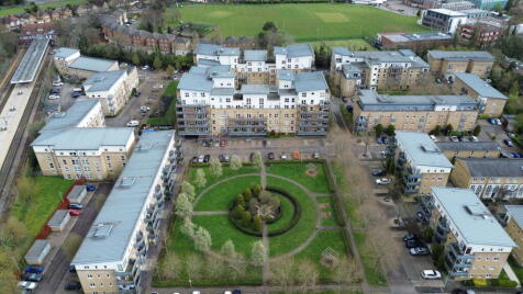 Metropolitan Station Approach, Watford, WD18 7BN