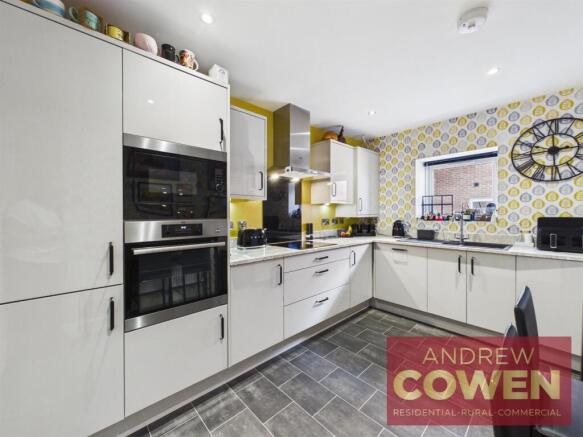 2 bed Apartment for sale Image 4
