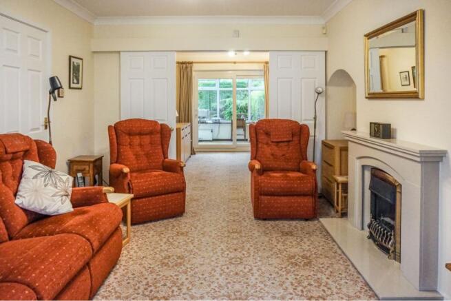 Lounge/Dining Room