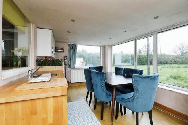 4 bed Detached for sale Image 4