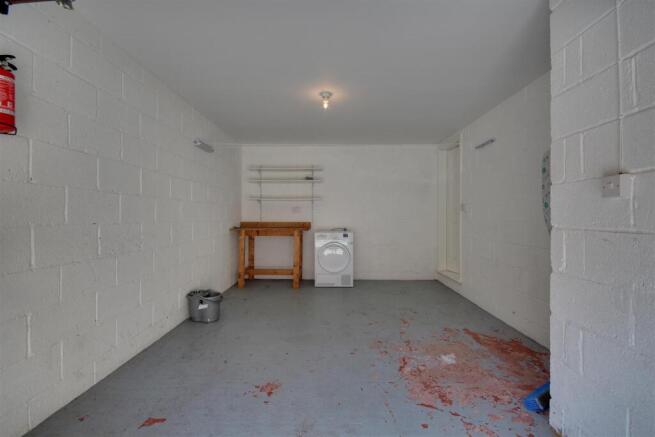 2 bed Apartment for sale Image 7