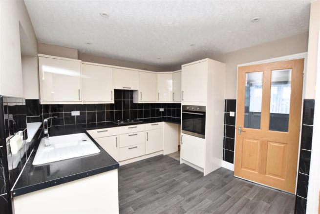 KITCHEN/BREAKFAST ROOM