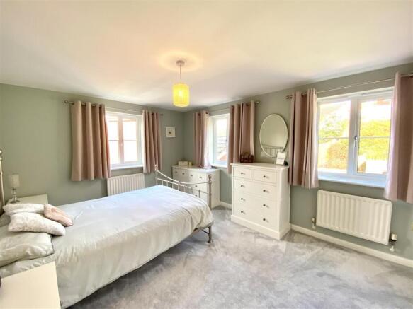 PRINCIPAL BEDROOM SUITE