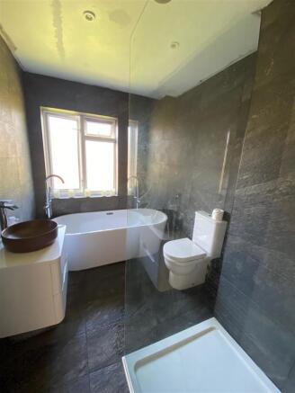 5 hilton bathroom.jpg