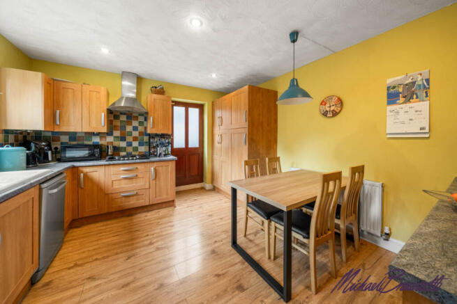 4 bed Detached for sale Image 7