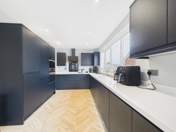 3 bed Semi-Detached for sale Image 8