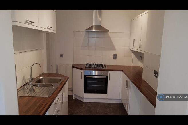 Spacious Modern Kitchen 