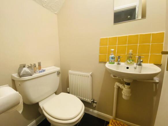 Cloakroom/wc