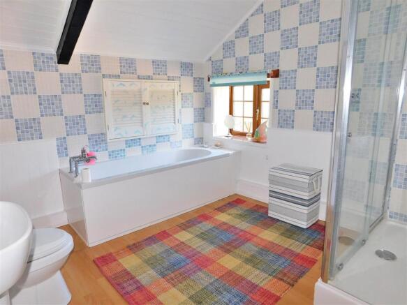 BATHROOM.JPG