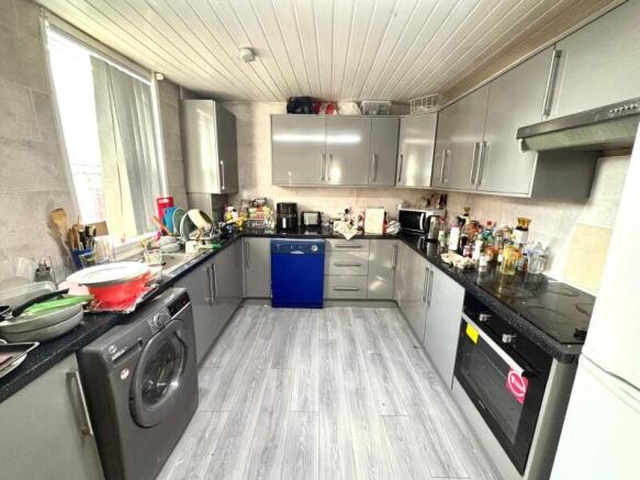 7 bed Terraced to rent Image 7