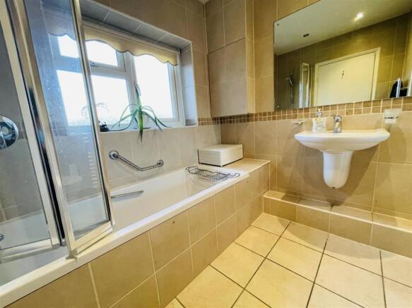 En-Suit Bathroom