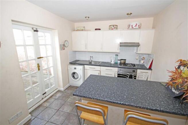 KITCHEN/BREAKFAST
