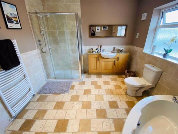 FAMILY BATHROOM