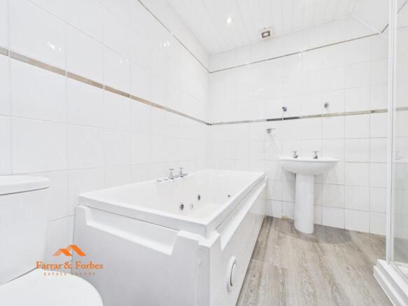 4 bed Terraced for sale Image 8