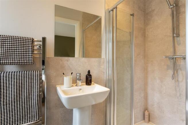 4 bed Terraced to rent Image 11