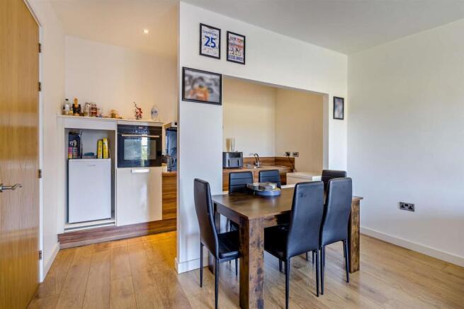 2 bed Apartment for sale Image 7