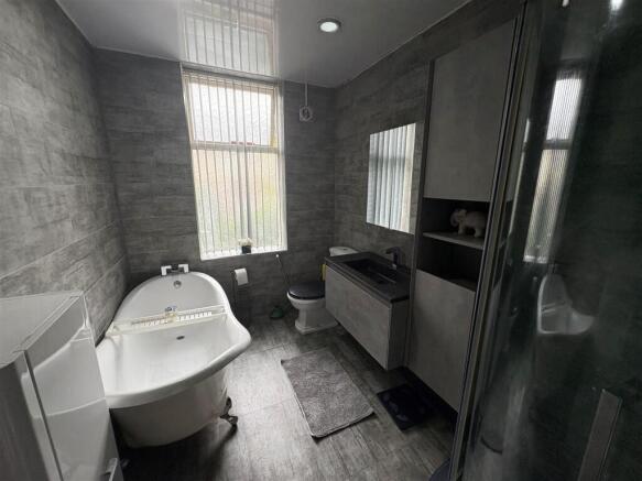 4 bed Semi-Detached for sale Image 7